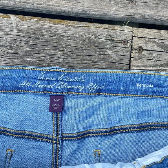 NWT Gloria Vanderbilt Morocco Mid Rise Bermuda Denim Shorts - Picture 4 of 7